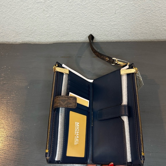 Michael Kors Jet Set Logo Double Zip Wristlet - Picture 4 of 7